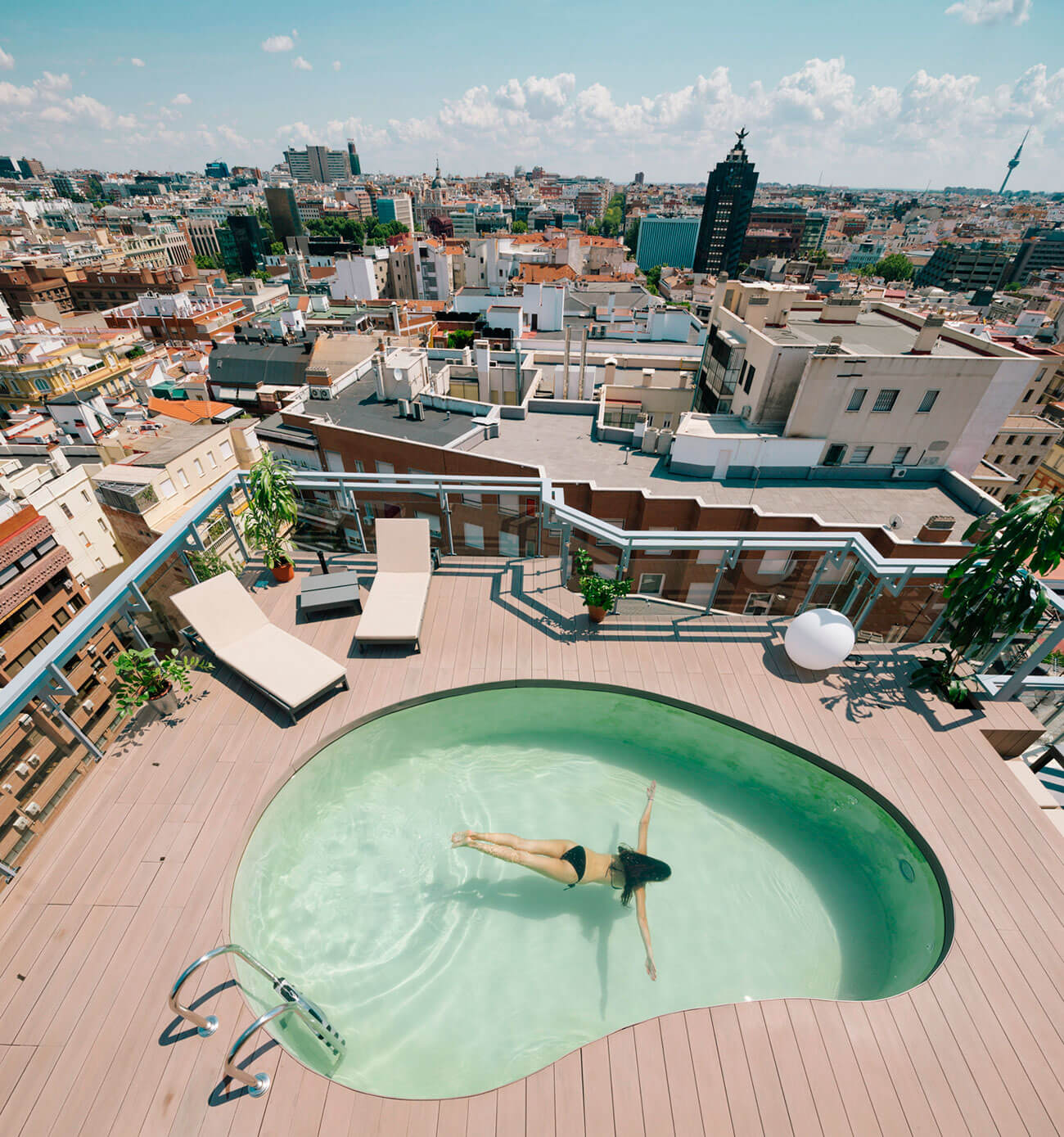 Penthouse stanovanje z bazenom na strešni terasi